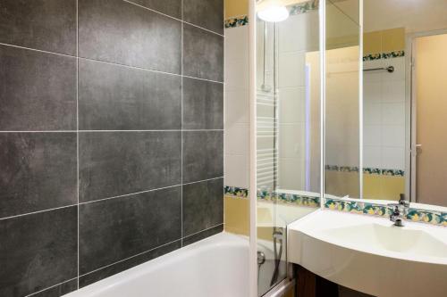 Koupelna v ubytování Résidence Le Thabor - maeva Home - Appartement 3 pièces 7 personnes Confort 04