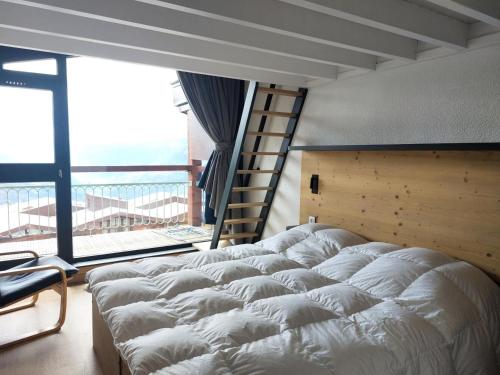 Posteľ alebo postele v izbe v ubytovaní Résidence Tournavelles - Appartement 3 pièces en duplex pour 6 personnes, au pied des pistes et des commerces, proche de l'ESF et de la garderie dans le MAE-1870