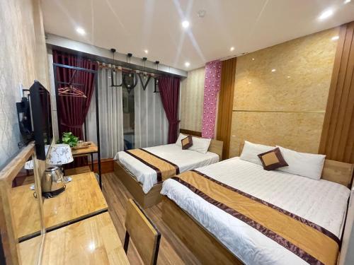 Postel nebo postele na pokoji v ubytování Winny Hotel Ninh Kieu Quay