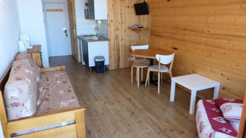 Photo de la galerie de l'établissement Résidence Tournavelles - Joli studio 3 personnes au pied des pistes et des commerces, proche de l'ESF et de la garderie dans le village des Villards à Ar MAE-1981, à Arc 1800