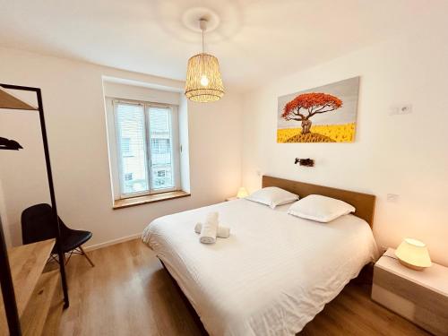 Postel nebo postele na pokoji v ubytování La Brimbelle - Hypercentre rue piétonne