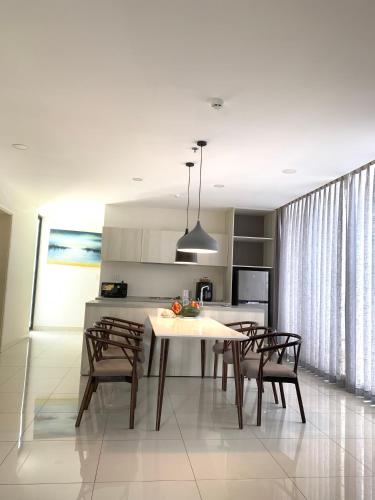 Kuchyň nebo kuchyňský kout v ubytování BORACAY VILLA B1007