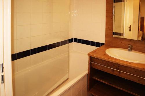 a bathroom with a tub and a sink and a shower at Résidence Parc Des Airelles - Studio pour 4 Personnes 734 in Le Mélézet