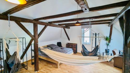 a living room with a hammock and a couch at Die Arche - eigene Haushälfte im Stadtzentrum in Arnstadt