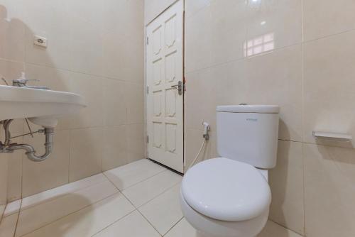 Koupelna v ubytování Urbanview Resort Botol Cisarua Puncak Bogor