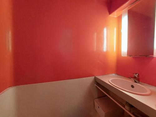 a red bathroom with a sink and a mirror at Résidence Nova - Studio 2 personnes, proche des pistes et des commerces, au cœur de la station d’Arc 1800 dans le village des Villards MAE-2572 in Arc 1800