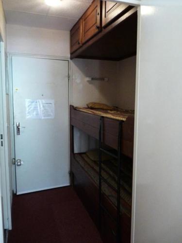 a small room with a closet with a door at Résidence Les Carlines - Studio pour 4 Personnes 491 in Les Orres