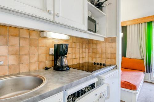 a kitchen with a counter top with a sink and a mixer at Résidence Quartier Falaise - maeva Home - Appartement 2 Pièces 5 Personnes - Sélection MAE-6534 in Avoriaz