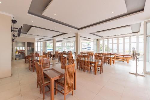 Restaurace v ubytování Urbanview Resort Botol Cisarua Puncak Bogor