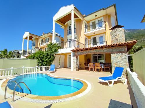 Bazén v ubytování Villa Defne Oludeniz Private Villa nebo v jeho okolí