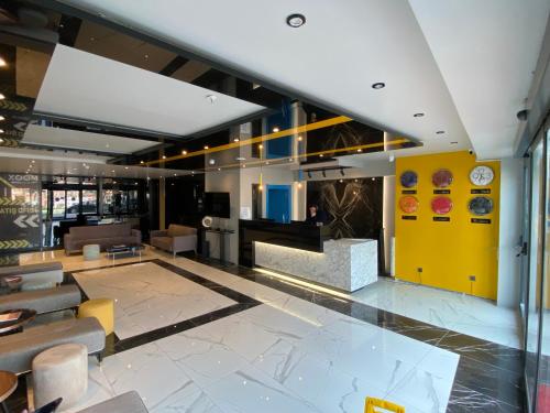 a lobby of a restaurant with a yellow wall at Center Inn Hotel Maltepe İstanbul in Istanbul