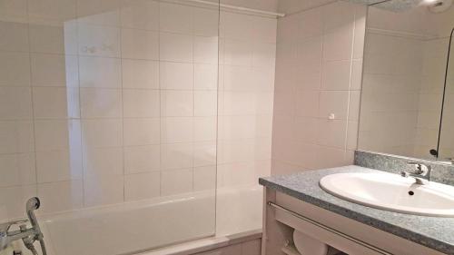 Koupelna v ubytování Résidence Parc Aux Etoiles - C201PAE - APPT T3 SPACIEUX - BALCON - 4/6 personnes MAE-8704