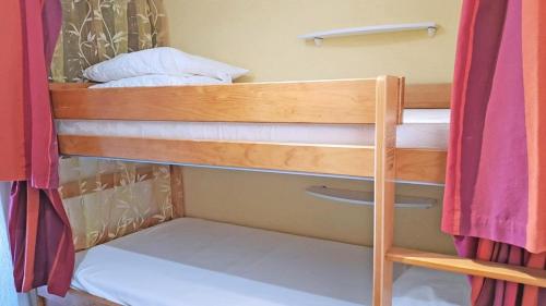 a couple of bunk beds in a room at Résidence Cortina 1 - Appartements pour 4 Personnes 914 in Les Prés