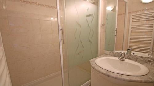 Ένα μπάνιο στο Résidence Sapporo - SAP408 - STUDIO COIN MONTAGNE - 4 PERSONNES AVEC BALCON SUD MAE-8904