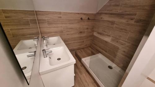 a bathroom with a sink and a toilet and a tub at Le Chalet - Appartements pour 6 Personnes 304 in Puy-Saint-Vincent