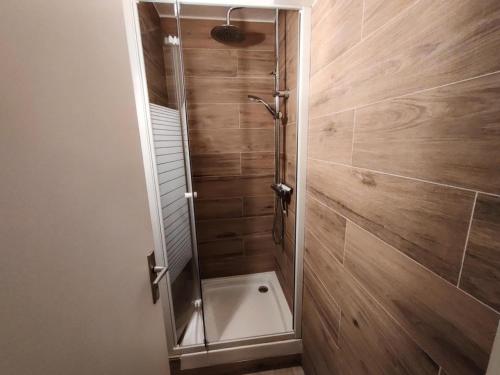 Ένα μπάνιο στο Le Chalet - CHALEUREUX APPARTEMENT AU PIED DES PISTES -6 PERS MAE-9174