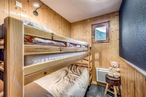 - une chambre avec 2 lits superposés dans une cabine dans l'établissement Résidence Le Chardonnet - 2 Pièces pour 6 Personnes MAE-3321, à Champagny-en-Vanoise