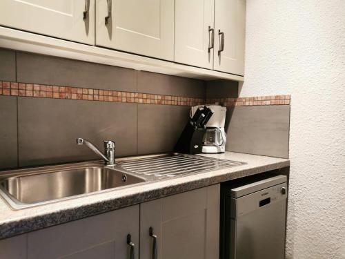 Nhà bếp/bếp nhỏ tại Résidence Terrasse - La Terrasse 32 - Joli 2 pièces, proche pistes et rue piétonne MAE-5014