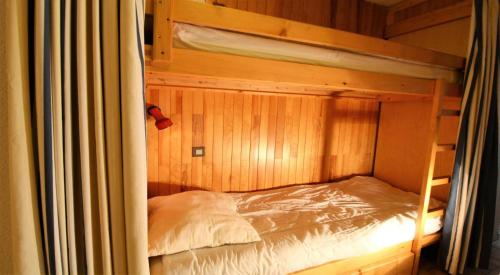 Giường trong phòng chung tại Résidence Le Centre - 2 Pièces pour 6 Personnes MAE-3305