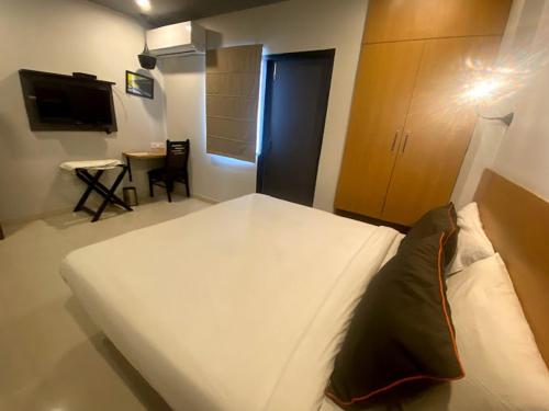 Μια τηλεόραση ή/και κέντρο ψυχαγωγίας στο Angel Pink Vasundhara Sector 5