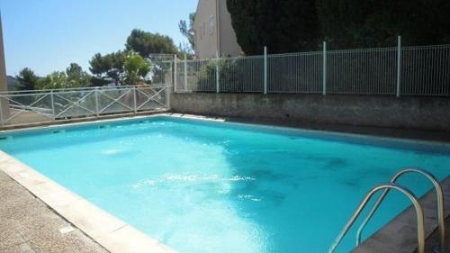 Photo de la galerie de l'établissement 2 chambres, piscine, lave linge, lave vaisselle, parking, balcon, parking privatif, à La Seyne-sur-Mer