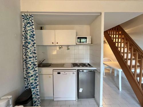 Photo de la galerie de l'établissement 2 chambres, piscine, lave linge, lave vaisselle, parking, balcon, parking privatif, à La Seyne-sur-Mer