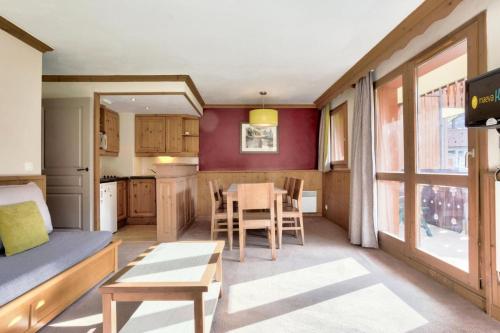 a small kitchen and dining room with a table at Quartier La Forêt - maeva Home - Appartement 3 pièces 7 personnes - Sélec 124 in Valmorel