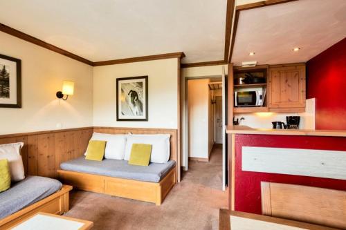 a small room with two beds and a kitchen at Quartier La Forêt - maeva Home - Appartement 2 pièces 5 personnes - Sélection MAE-7134 in Valmorel