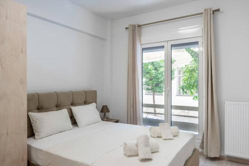 New and renovated studio close to Megaro Mousikis