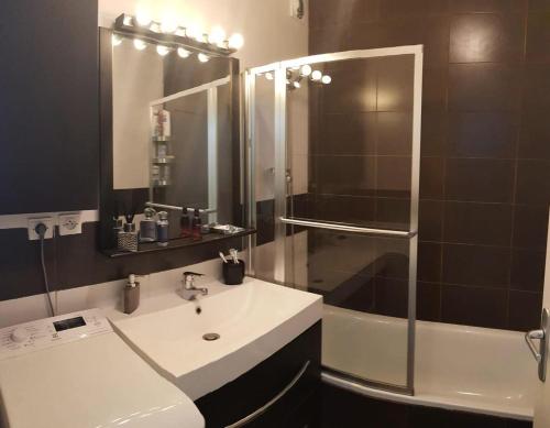 Bathroom sa Résidence Bouquetins - 2 Pièces pour 7 Personnes 324