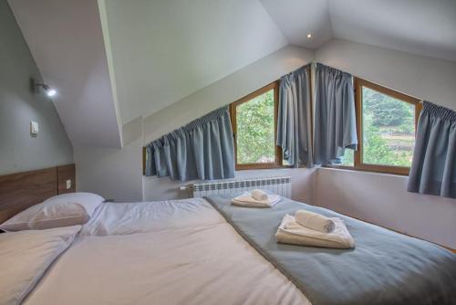 Un pat sau paturi într-o cameră la Villa Deja Vu