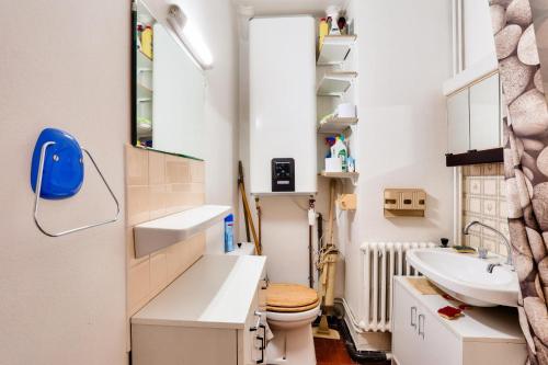 a bathroom with a toilet and a sink at Résidence Vars Sainte Marie - maeva Home - Studio 5 personnes - Confort 864 in Vars