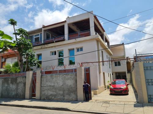 Lovely 5-Bed Suits - Guest House in Luanda