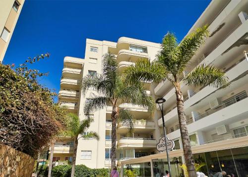 Central Two Bedroom Apartment on the Second Line of the Beach in Marbella.