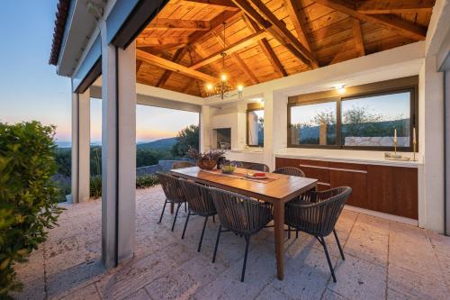 Villa True Oasis with Heated Pool