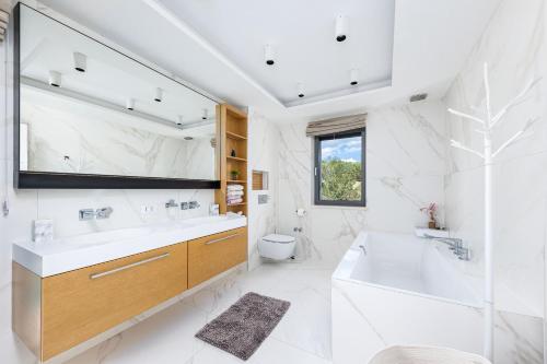 Villa True Oasis with Heated Pool