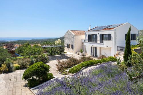 Villa True Oasis with Heated Pool