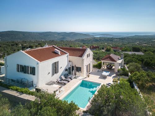 Villa True Oasis with Heated Pool