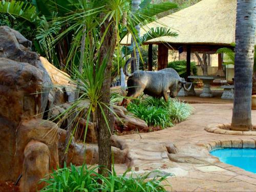 Bazén v ubytování Kettle Guest Lodge Rustenburg nebo v jeho okolí