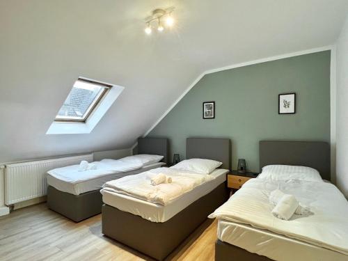 Tempat tidur dalam kamar di Sali -R8-Apartmenthaus, WLAN, TV
