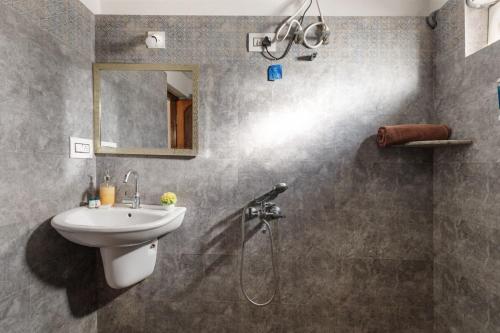 a bathroom with a sink and a shower at Surfside Haven By JadeCaps 1BHK By Udupi Beach in Kōtatattu