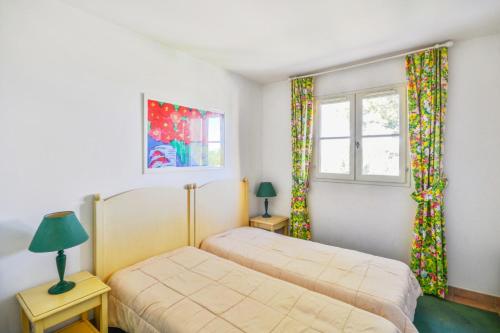 a bedroom with two beds and a window at Les Maisons de Pont Royal en Provence - maeva Home - Maison 3 pièces 6 personnes - Sélection MAE-2277 in Mallemort