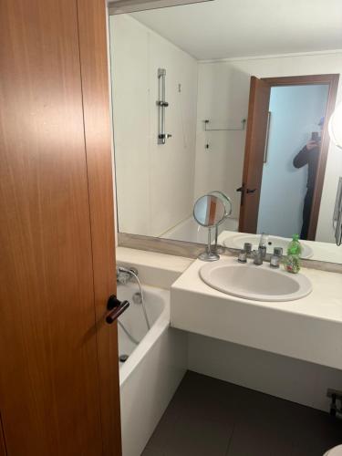 Bilik mandi di Miramare apartments