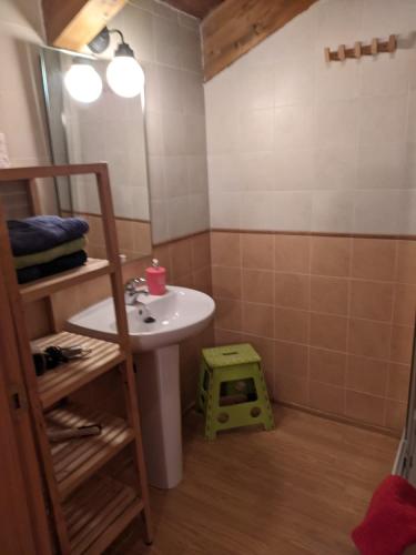 a bathroom with a sink and a mirror at DUPLEX Maravilla en la Catedral in Jaca
