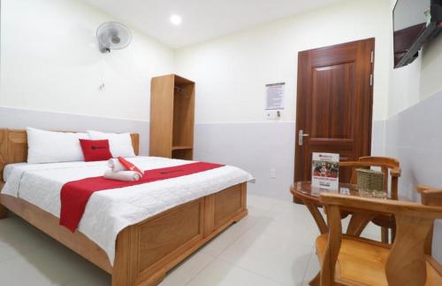 Cama ou camas em um quarto em Khách Sạn Sân Bay - Rita Home Hotel - 11 Trần Quốc Hoàn P4 Tân Bình