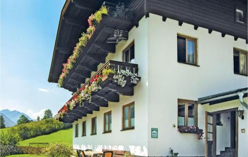 Awesome Apartment In Fusch-glocknerstrasse With 4 Bedrooms And Wifi