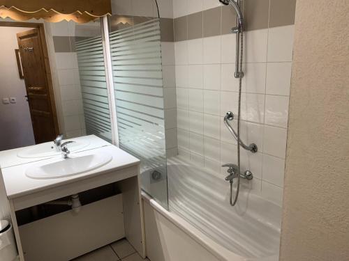Salle de bains dans l'établissement Résidence Le Grand Panorama - Grand Panorama 401 MAE-5268