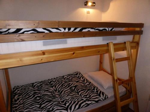 a bunk bed with a black and white zebra print at Résidence L'enclave - Studio pour 4 Personnes 53 in Les Contamines-Montjoie