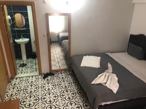 Bilik mandi di Reydel Hotel