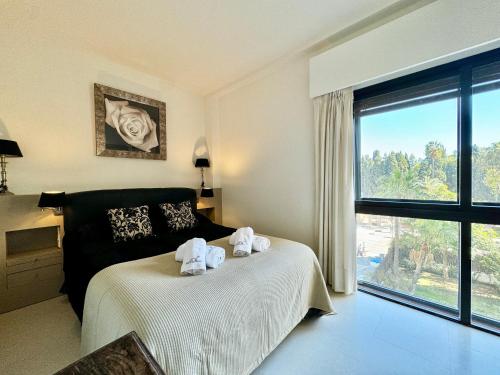 Seafront Skol Marbella Center by EaW Homes